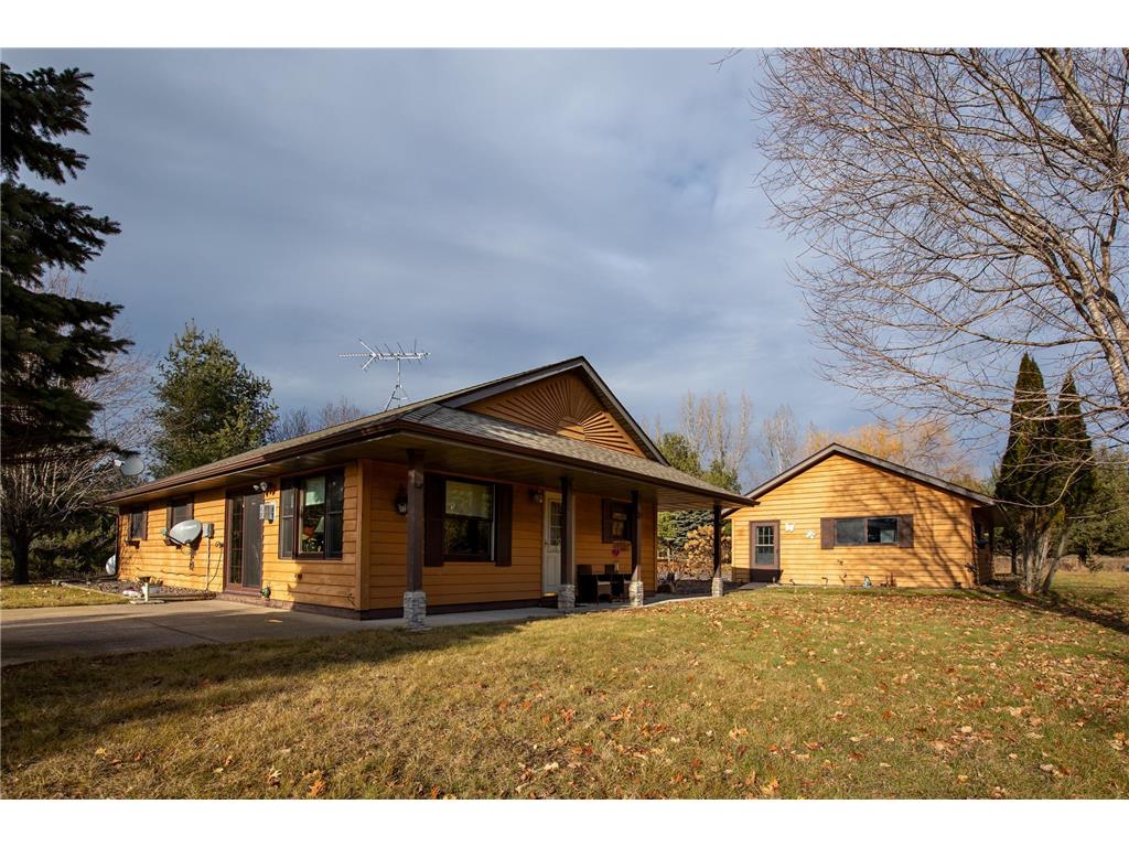 202 101st Avenue Clayton WI 54004 - Gilbert Lake 6638318 image1