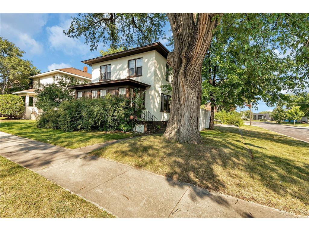 202 19 1/2 Avenue N Saint Cloud MN 56303 6600711 image1