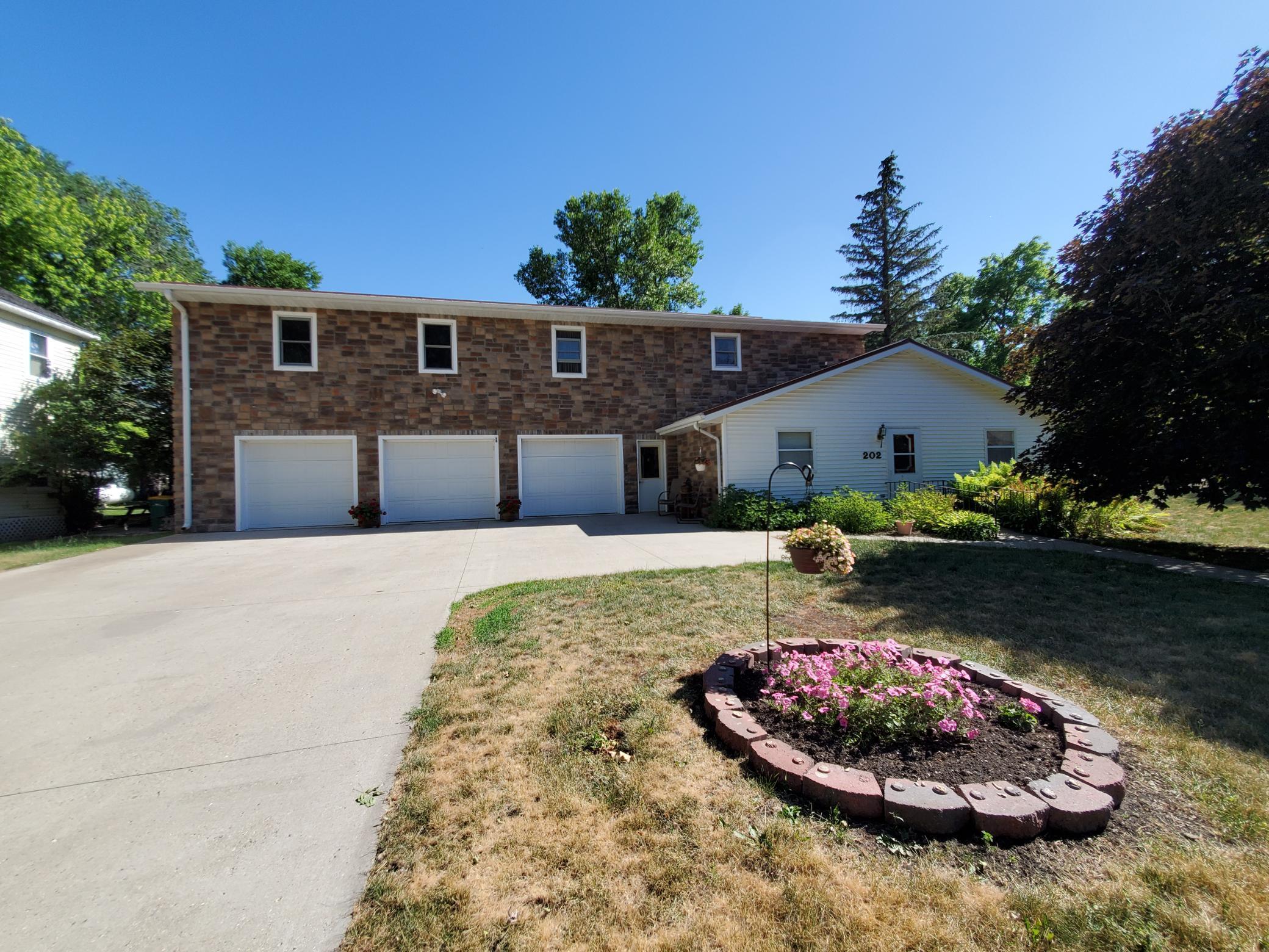 202 Bluff Street E, Lake Benton, MN, 56149 MLS 6013950 Edina Realty