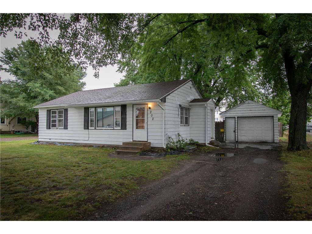 202 Dahlin Avenue NE Isanti MN 55040 6579062 image1