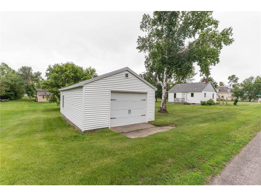202 Lake Avenue S Ottertail MN 56571 7023447 image11