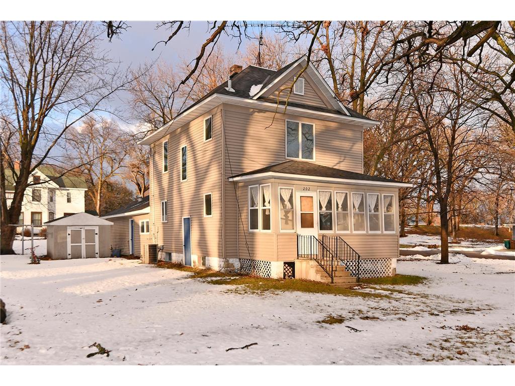 202 Park Street Freeborn MN 56032 6312669 image1