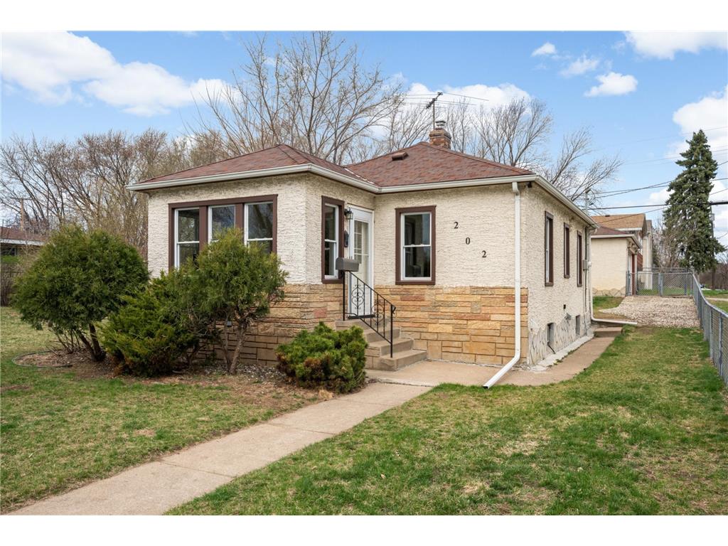 202 Park Street W South Saint Paul MN 55075 7056176 image1