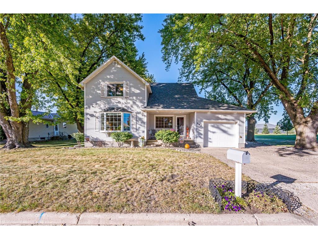 202 Van Amber Street W Welcome MN 56181 6803085 image1