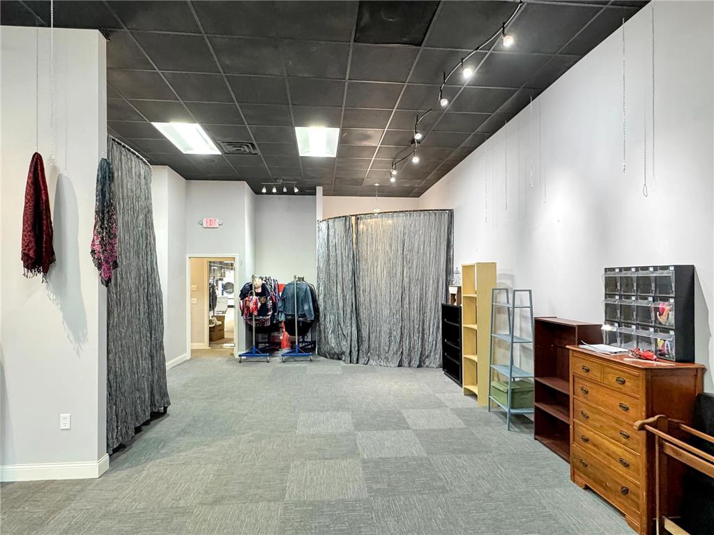 202 W College Drive Marshall MN 56258 6685884 image14