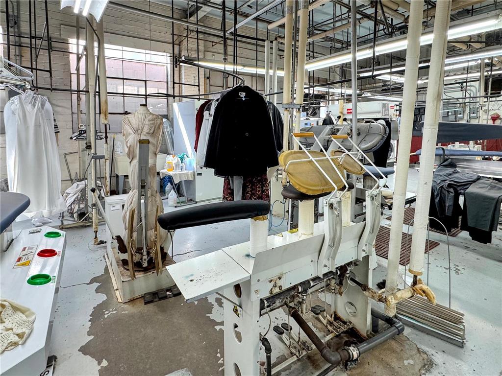 202 W College Drive Marshall MN 56258 6685884 image19