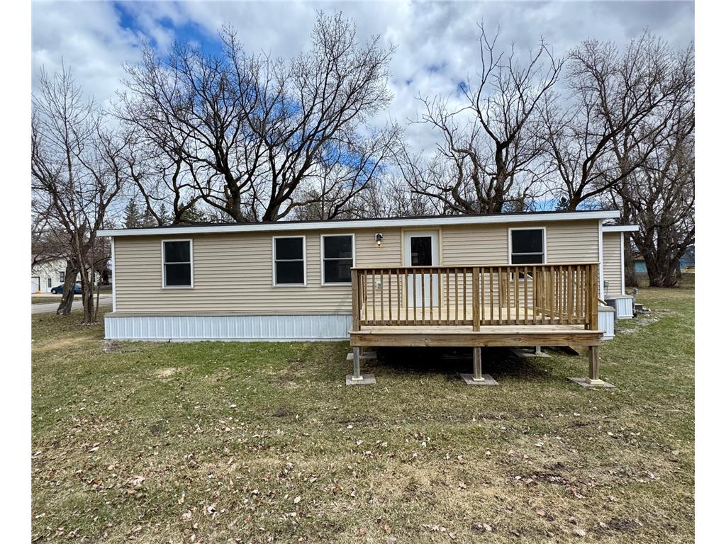 202 Washington Street SE Warroad MN 56763 7067636 image1