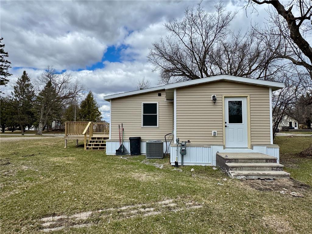 202 Washington Street SE Warroad MN 56763 7067636 image5