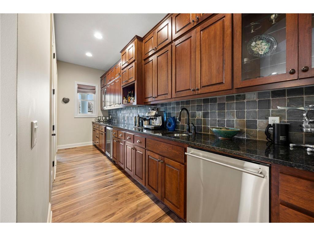 2020 Edgewood Court Chanhassen MN 55317 7046106 image16