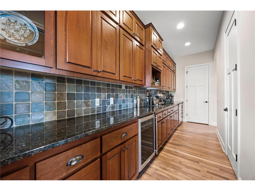 2020 Edgewood Court Chanhassen MN 55317 7046106 image17