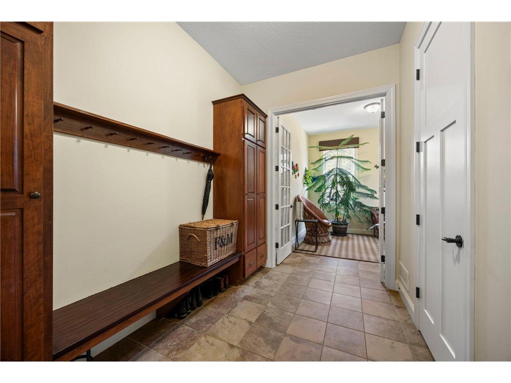 2020 Edgewood Court Chanhassen MN 55317 7046106 image40