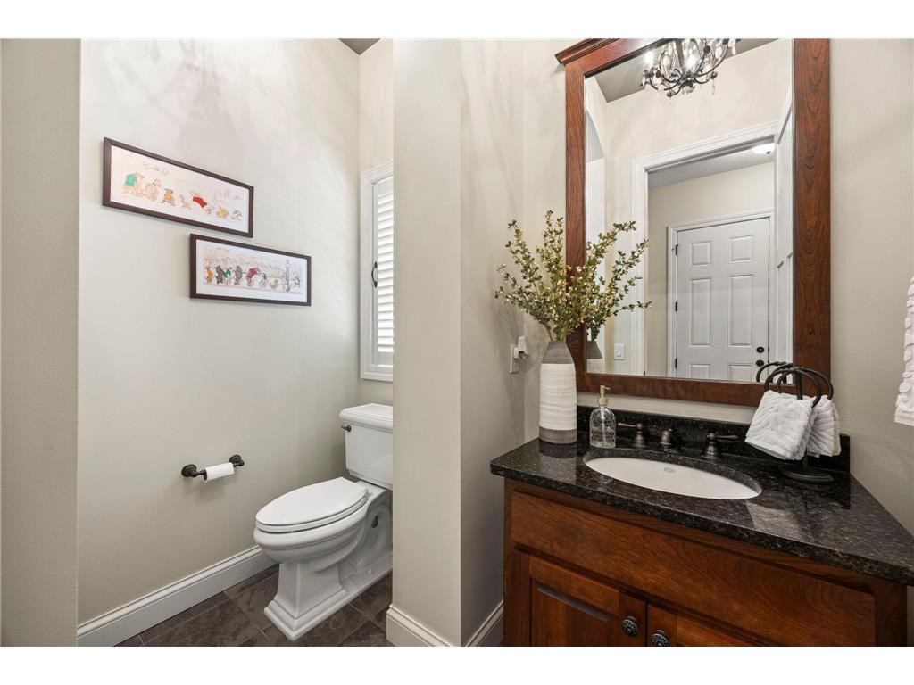2020 Edgewood Court Chanhassen MN 55317 7046106 image42