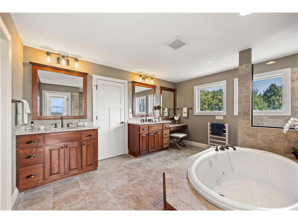 2020 Edgewood Court Chanhassen MN 55317 7046106 image51