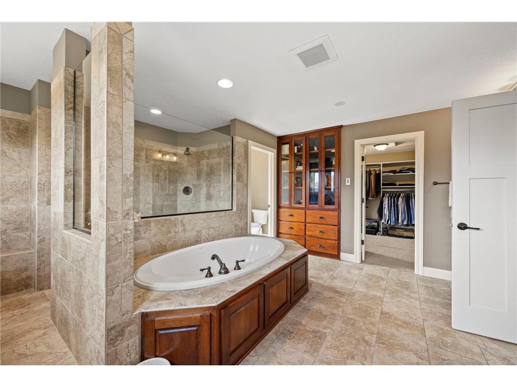 2020 Edgewood Court Chanhassen MN 55317 7046106 image52
