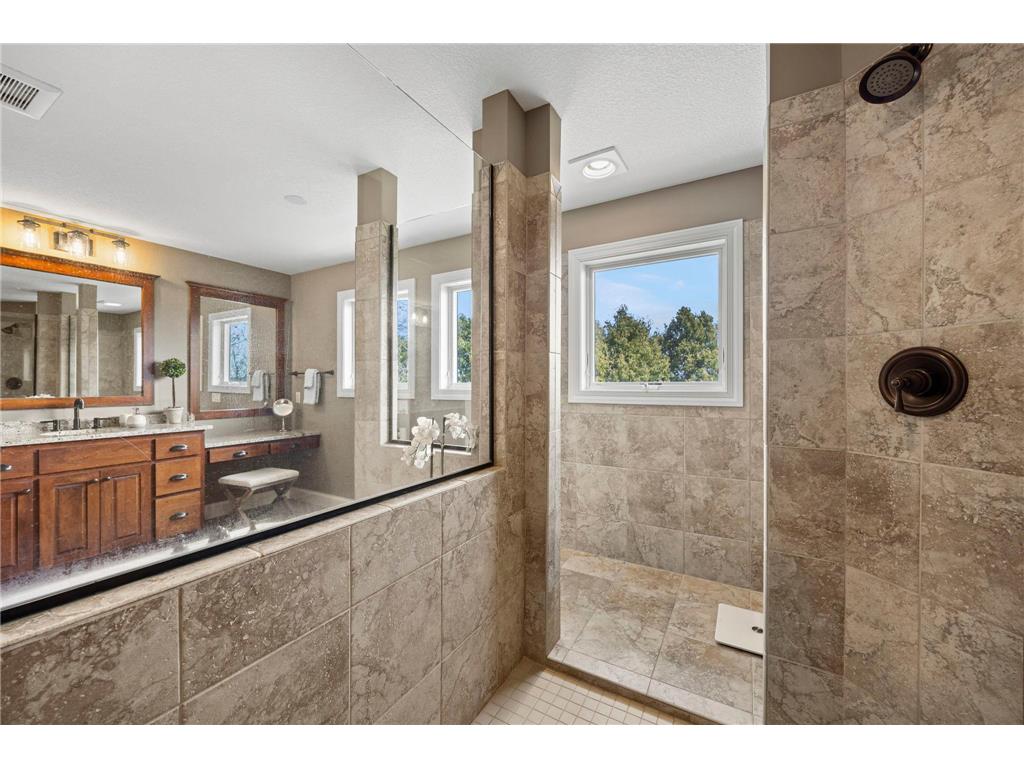 2020 Edgewood Court Chanhassen MN 55317 7046106 image56