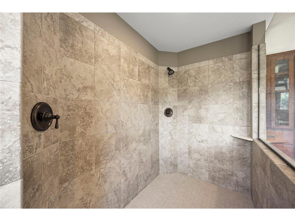 2020 Edgewood Court Chanhassen MN 55317 7046106 image57
