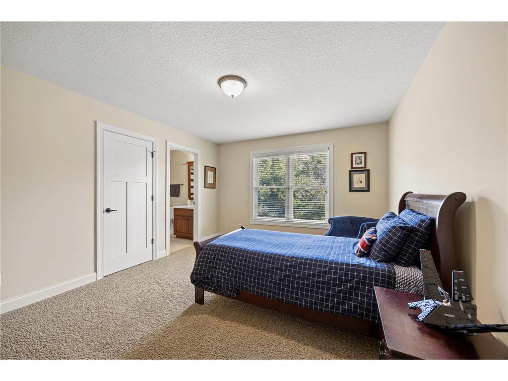 2020 Edgewood Court Chanhassen MN 55317 7046106 image69