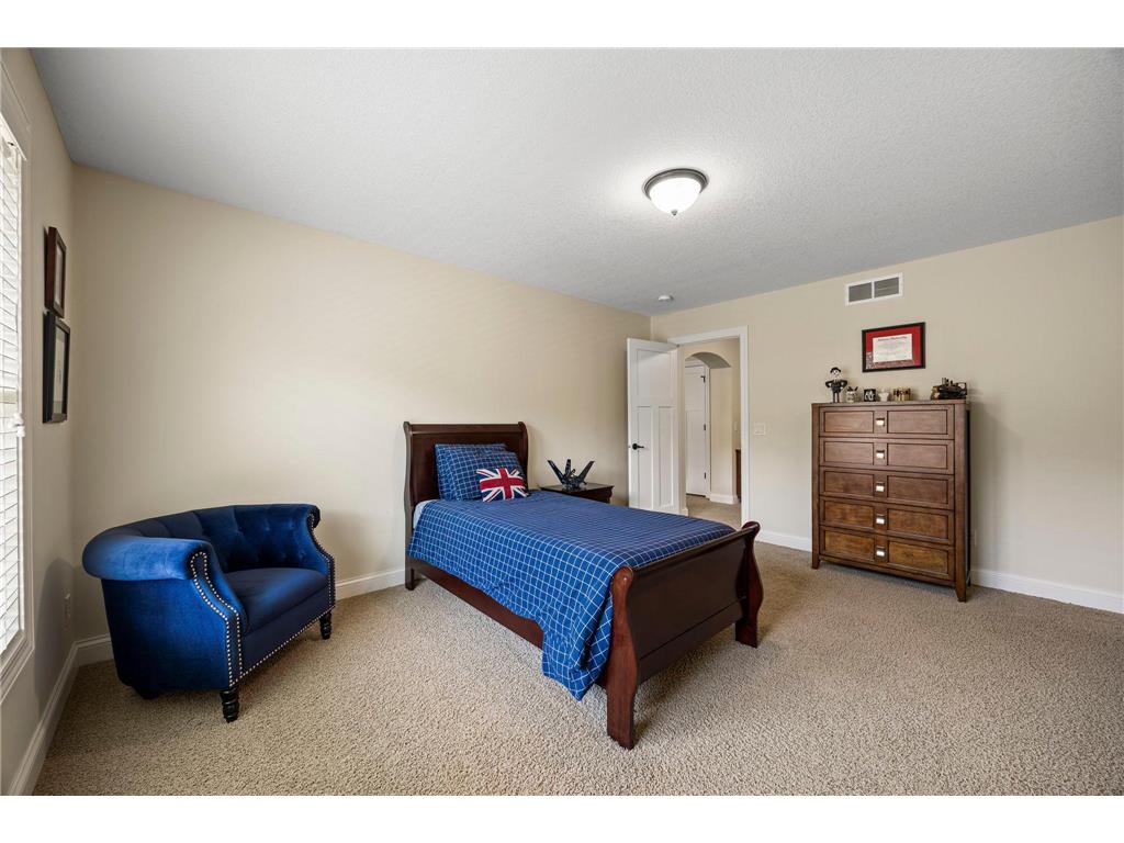 2020 Edgewood Court Chanhassen MN 55317 7046106 image71
