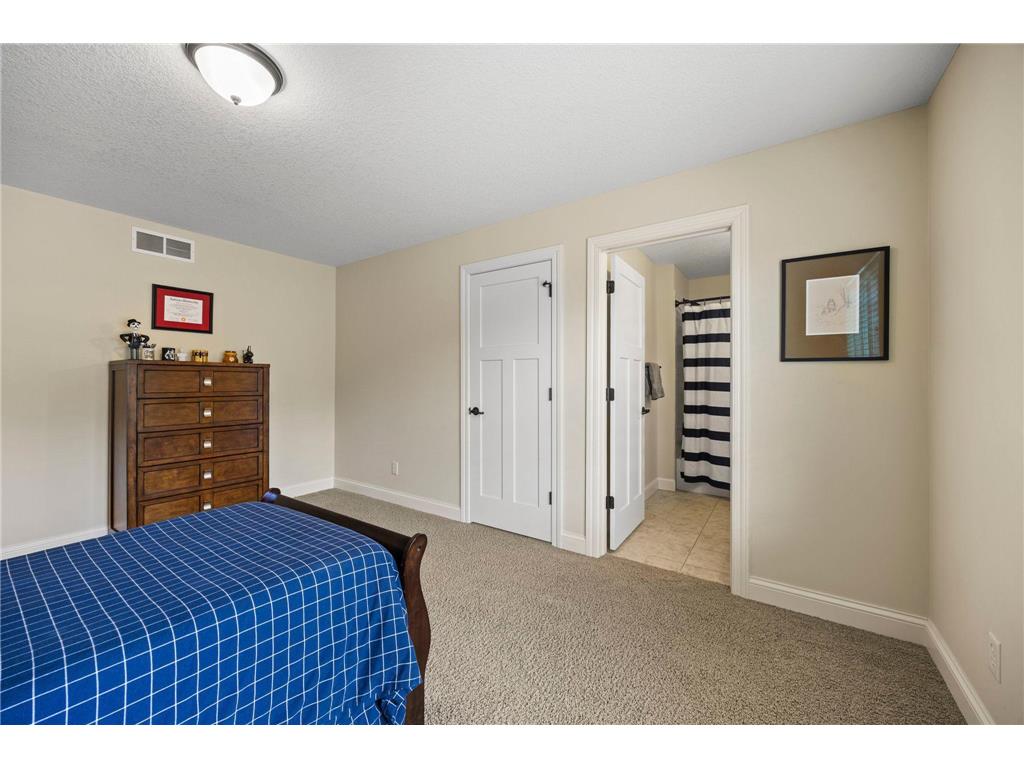 2020 Edgewood Court Chanhassen MN 55317 7046106 image72