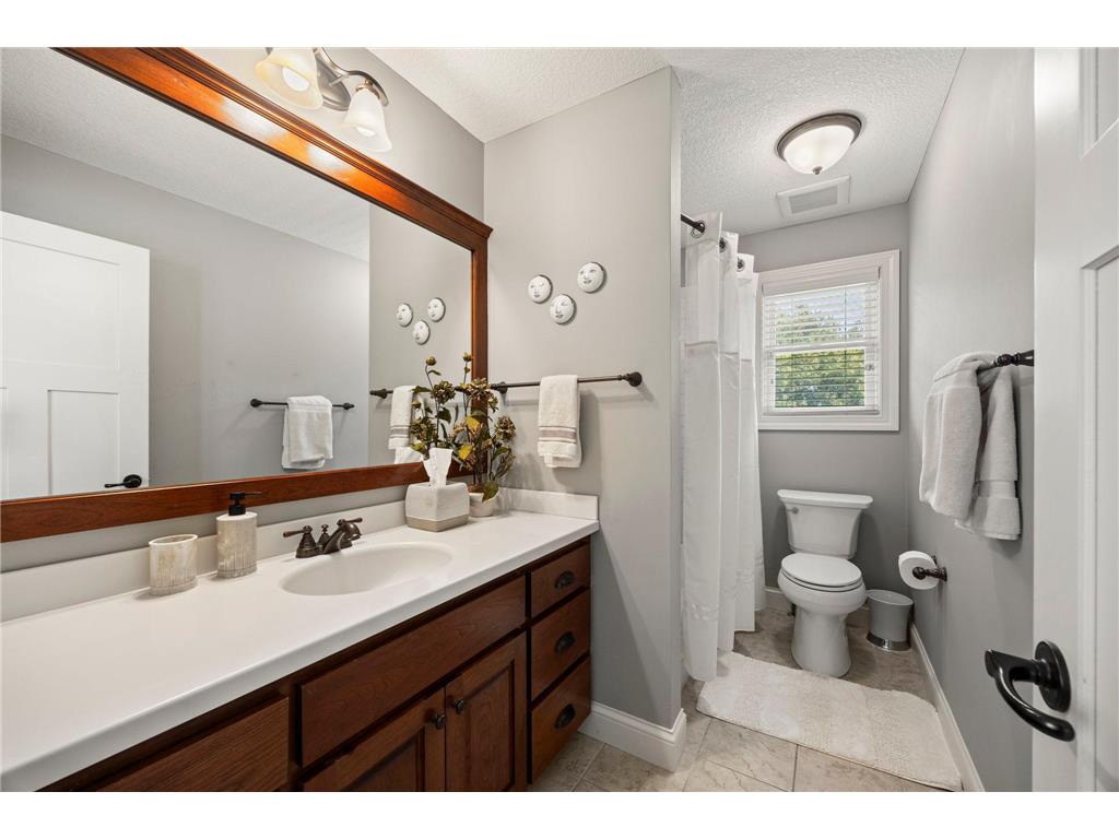 2020 Edgewood Court Chanhassen MN 55317 7046106 image78