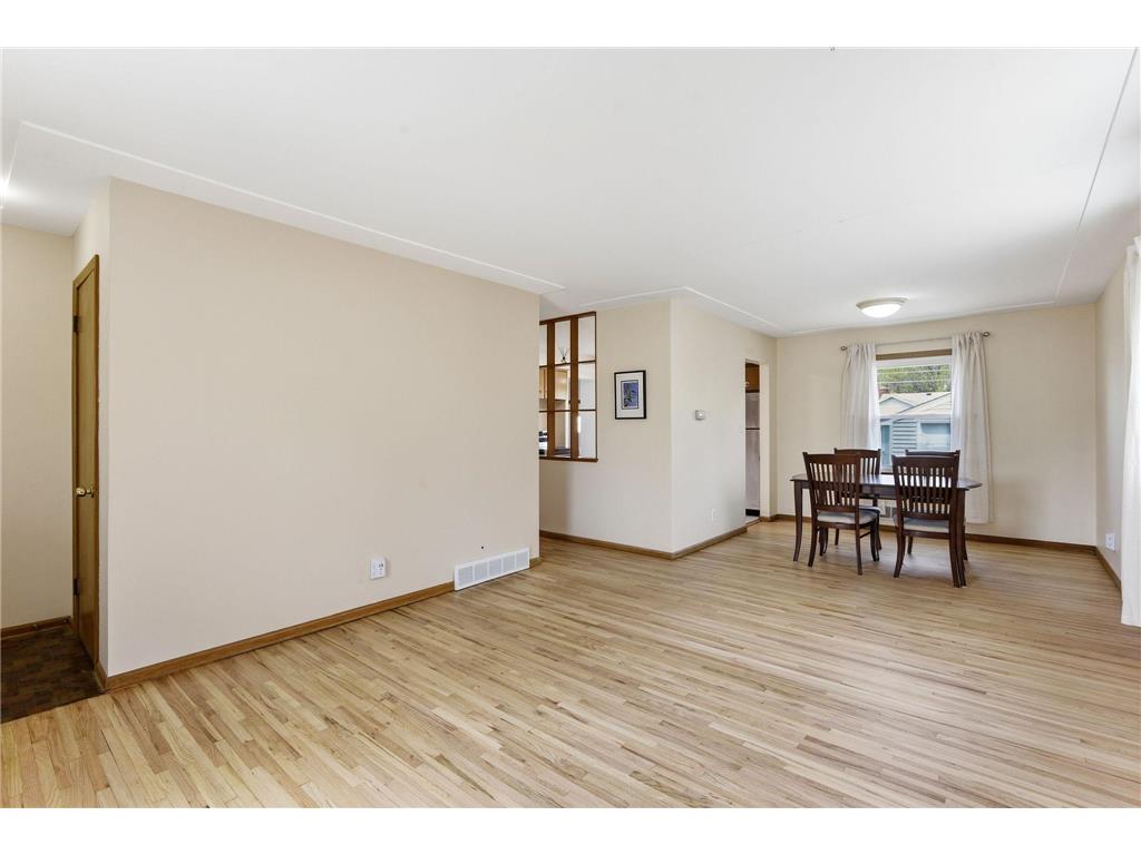 2021 Worcester Avenue Saint Paul MN 55116 7074932 image2