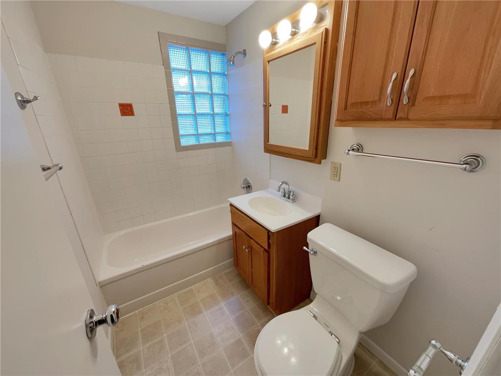 2022 English Street Maplewood MN 55109 6823073 image6