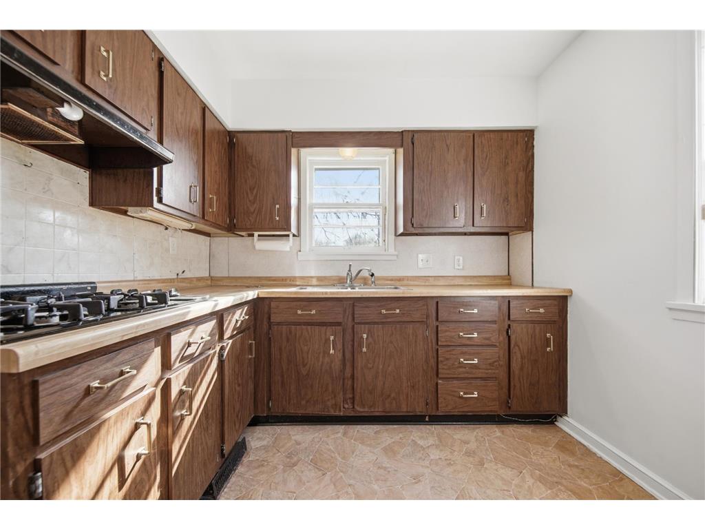 2022 Sheridan Avenue N Minneapolis MN 55411 7055575 image15