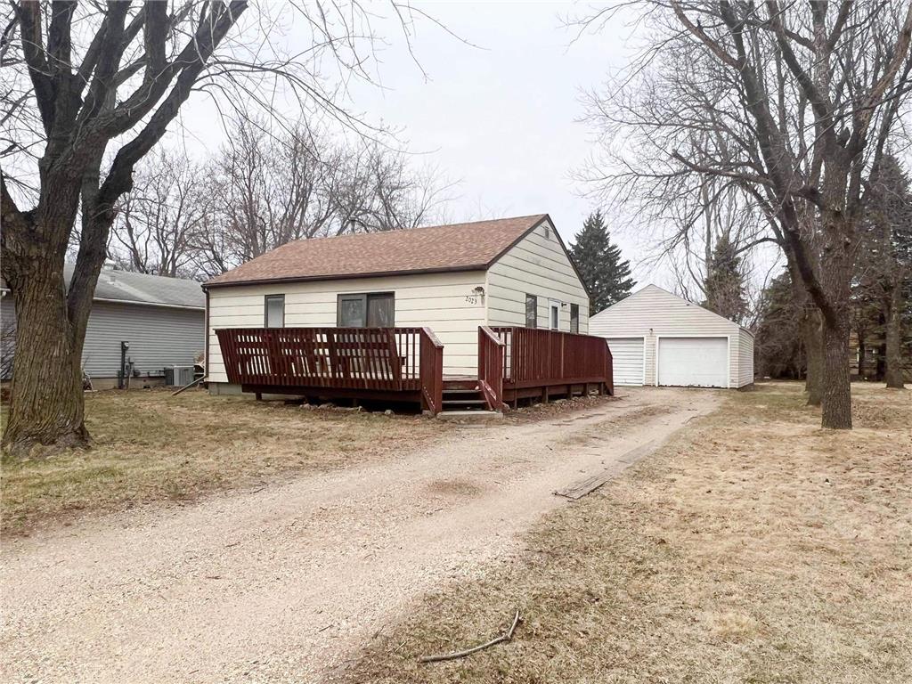 2023 Spruce Avenue, Worthington, MN 56187 MLS 6172275 Edina Realty