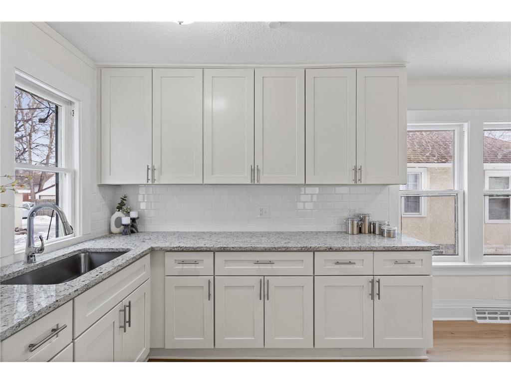 2024 Queen Avenue N Minneapolis MN 55411 7010261 image10