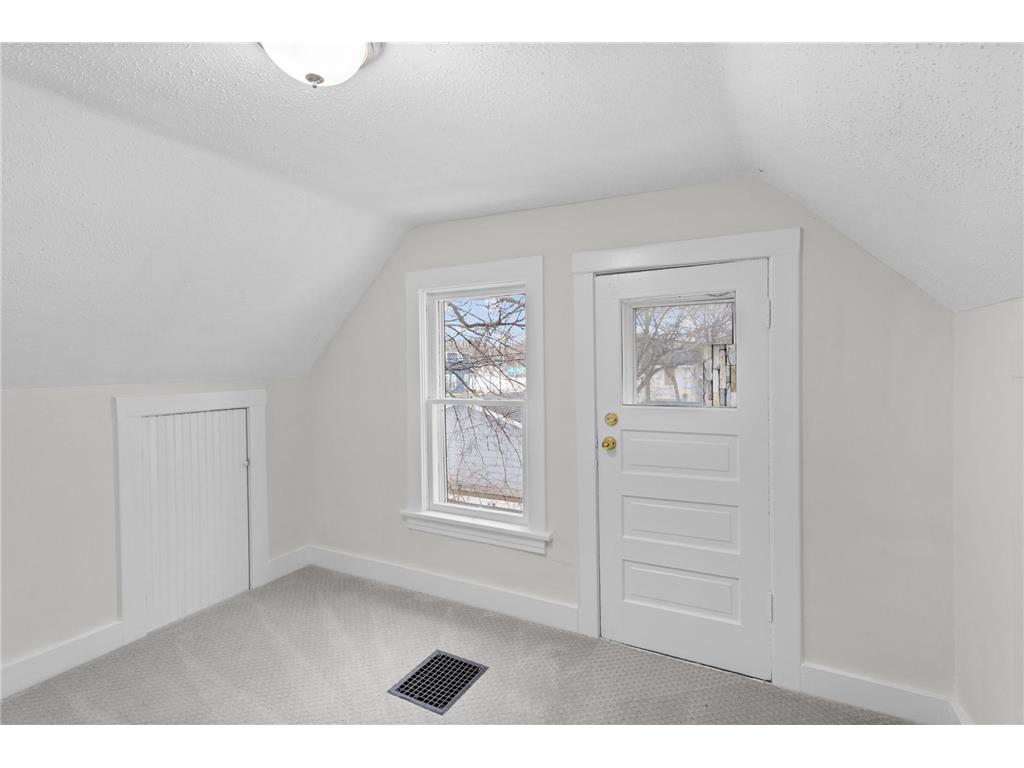 2024 Queen Avenue N Minneapolis MN 55411 7010261 image12