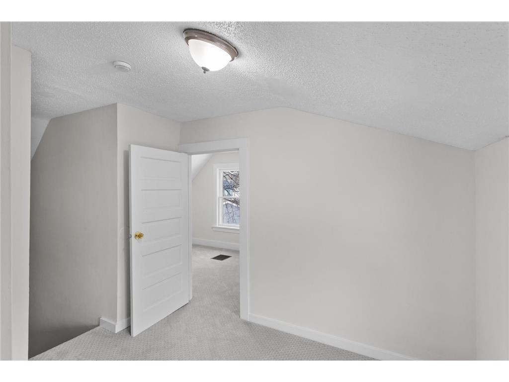 2024 Queen Avenue N Minneapolis MN 55411 7010261 image13