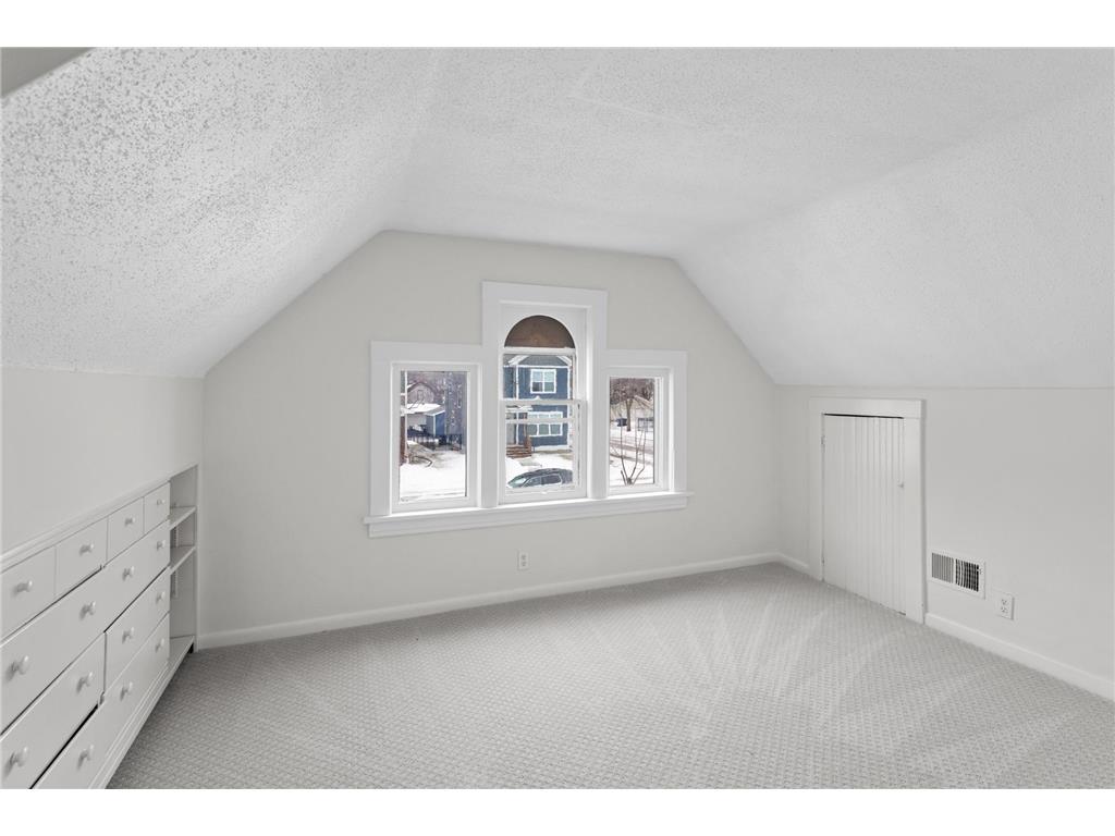 2024 Queen Avenue N Minneapolis MN 55411 7010261 image14