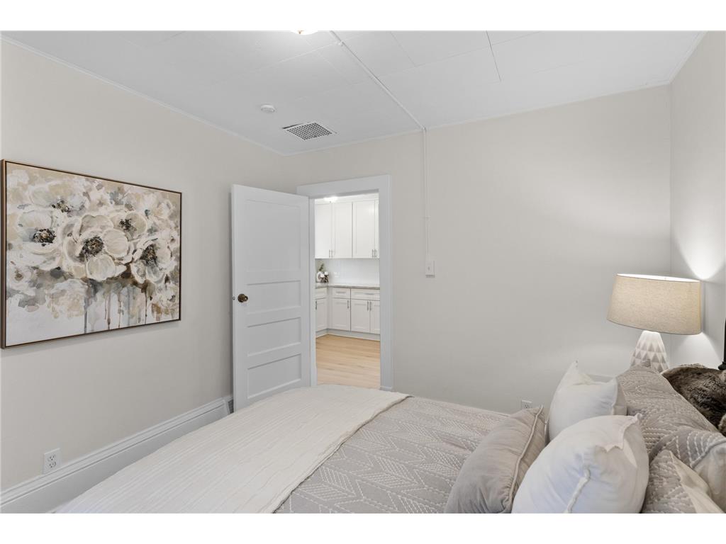 2024 Queen Avenue N Minneapolis MN 55411 7010261 image7