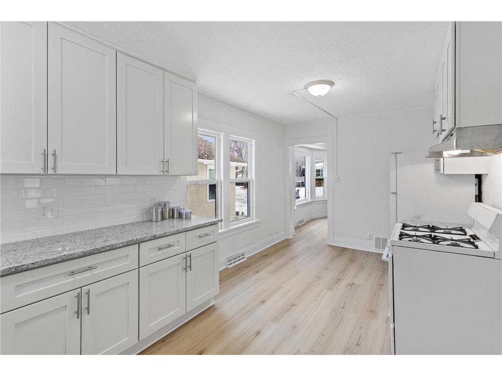 2024 Queen Avenue N Minneapolis MN 55411 7010261 image9