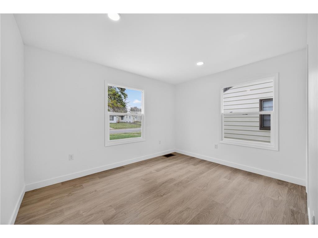 2026 Ames Avenue E Saint Paul MN 55119 7057279 image11
