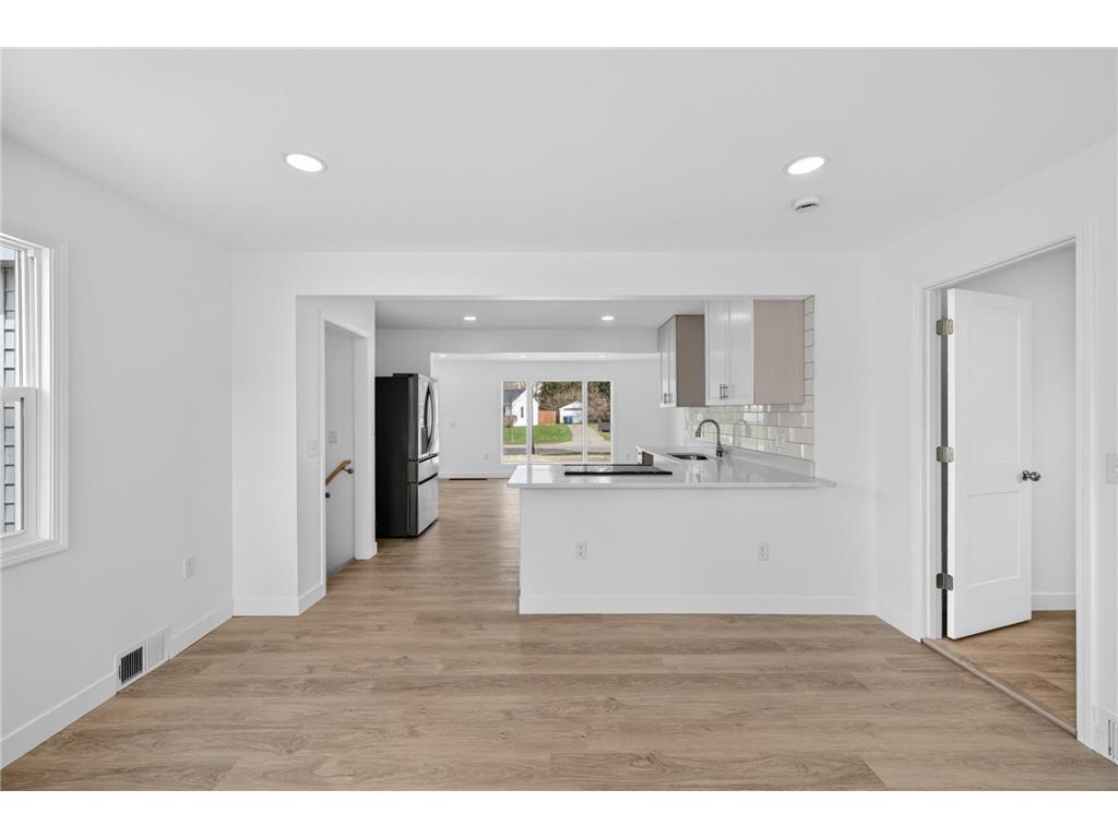 2026 Ames Avenue E Saint Paul MN 55119 7057279 image3