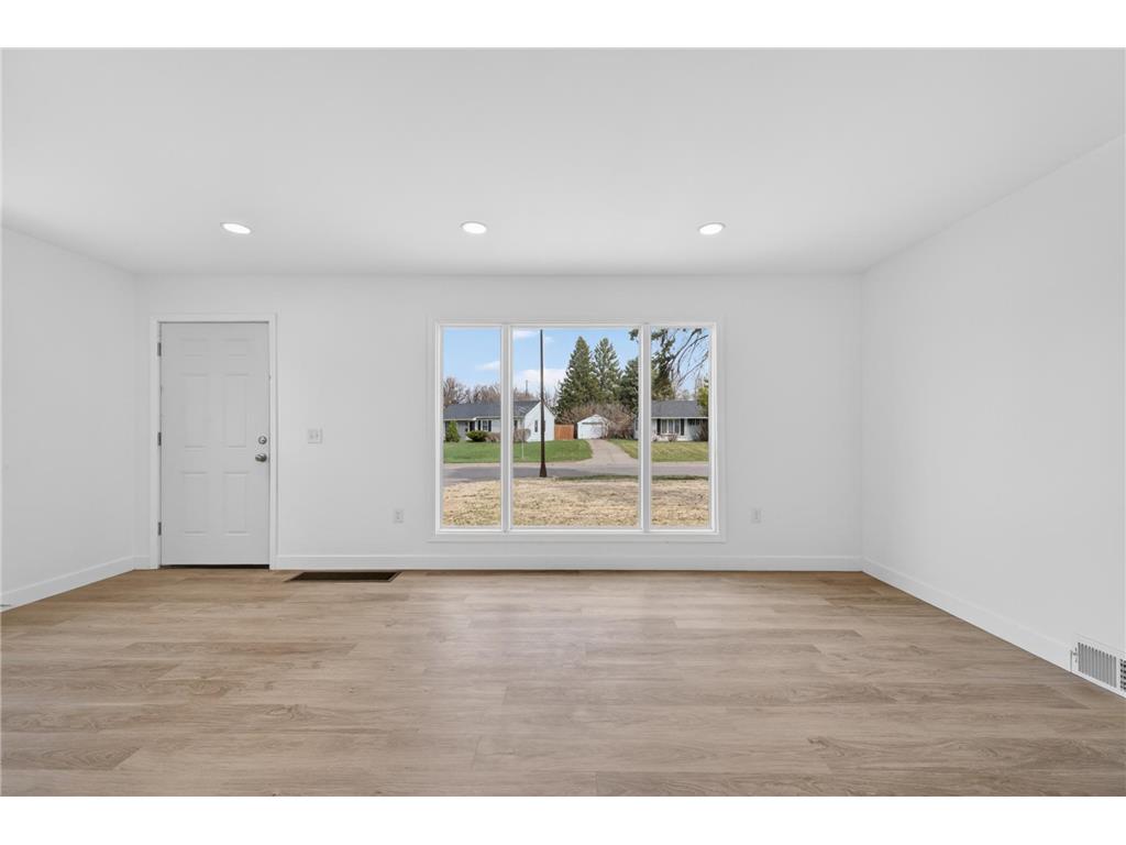 2026 Ames Avenue E Saint Paul MN 55119 7057279 image5