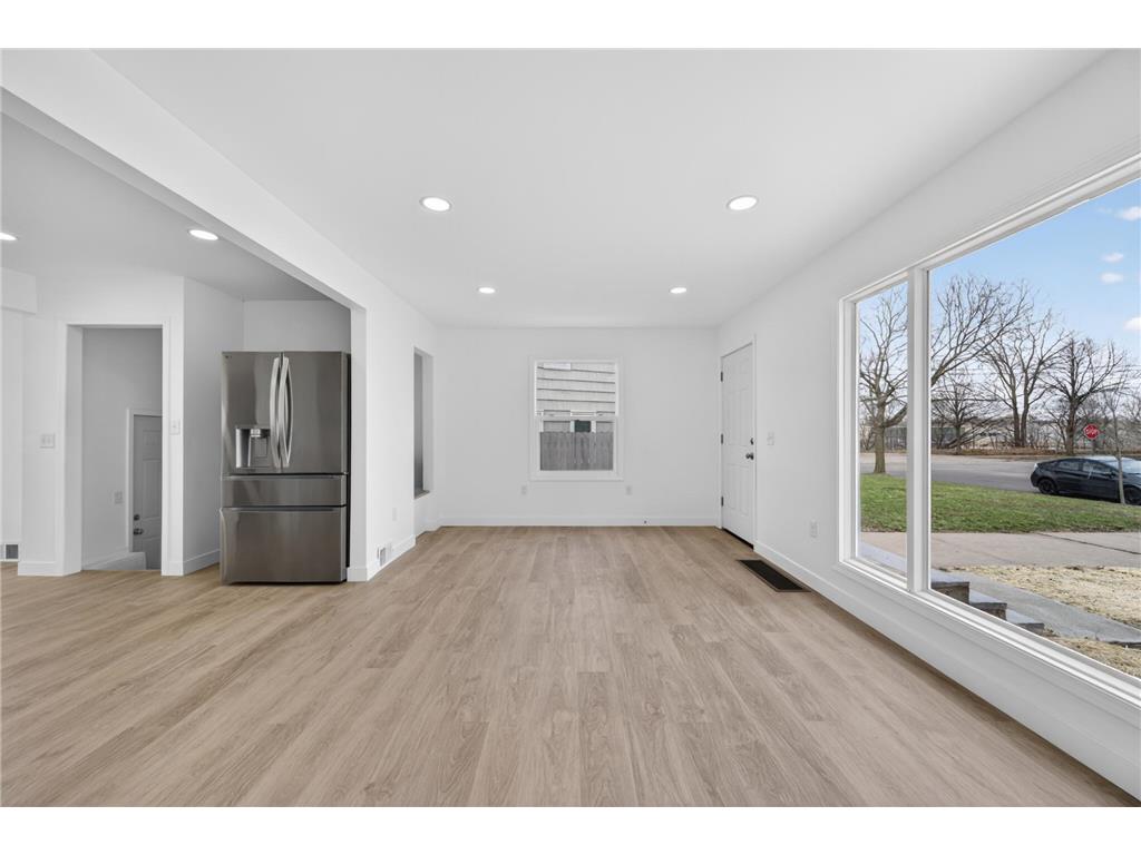 2026 Ames Avenue E Saint Paul MN 55119 7057279 image6