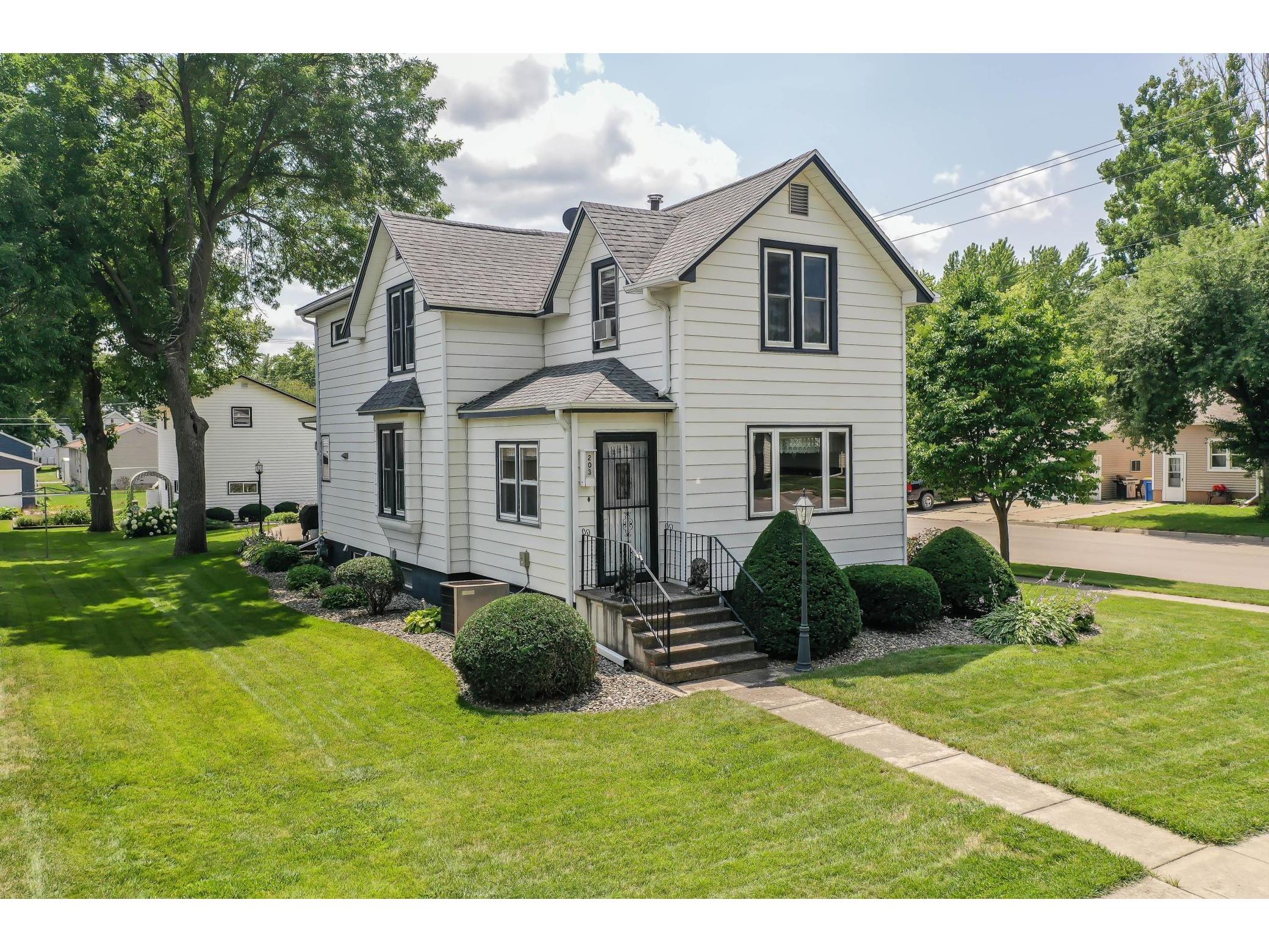 203 1st Street SE, Blooming Prairie, MN 55917 MLS 6020808 Edina Realty