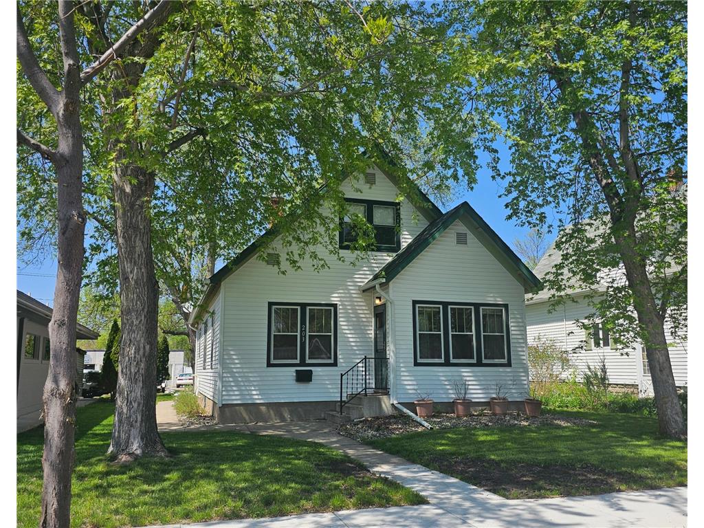 203 E 6th Street Morris MN 56267 6535510 image1