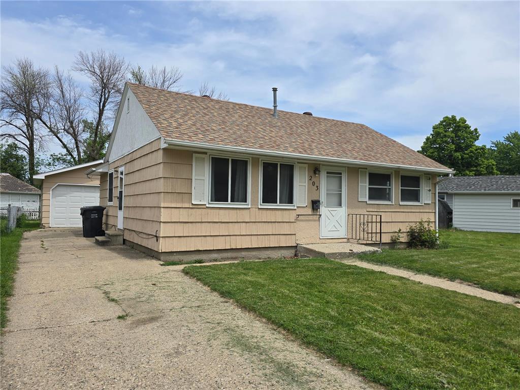 203 Thomas Avenue Worthington MN 56187 7082230 image1
