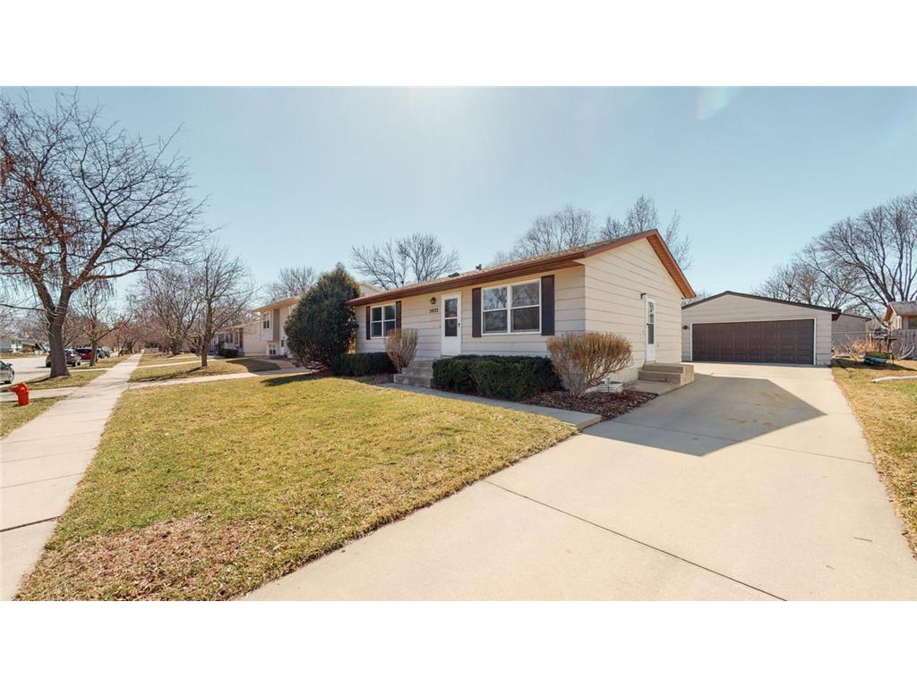 2032 43rd Street NW, Rochester, MN, 55901 MLS 7256810 Edina Realty