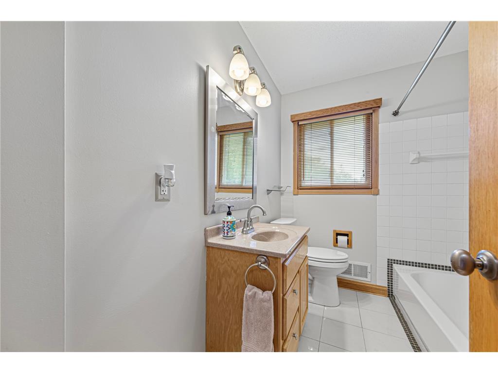 2033 Bluestone Lane Eagan MN 55122 7048643 image25