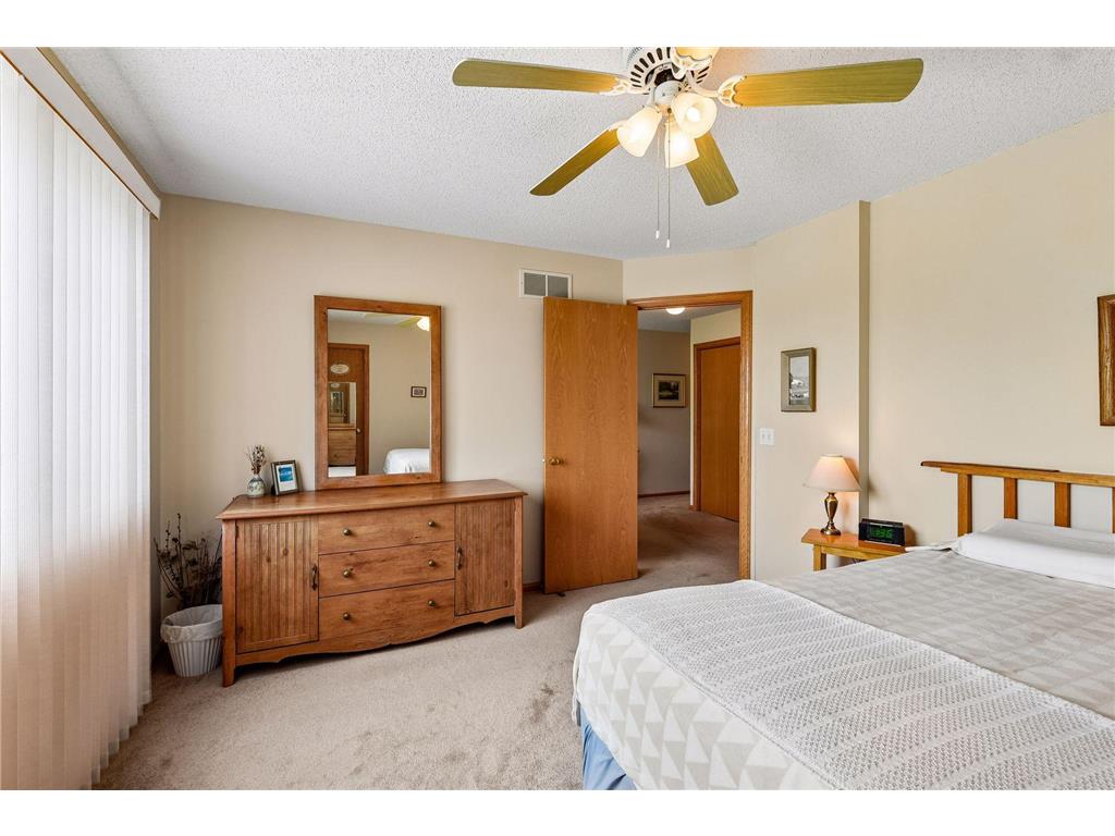 2033 Southcross Drive W #401 Burnsville MN 55306 7106328 image28