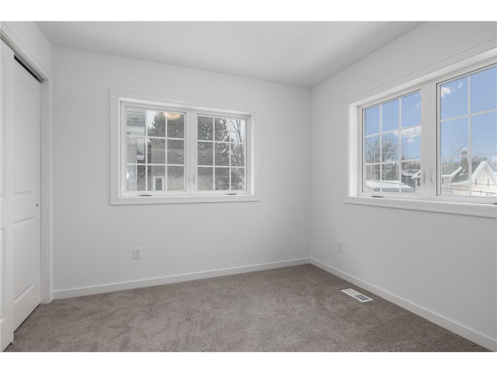 2034 James Avenue N Minneapolis MN 55411 6795551 image16