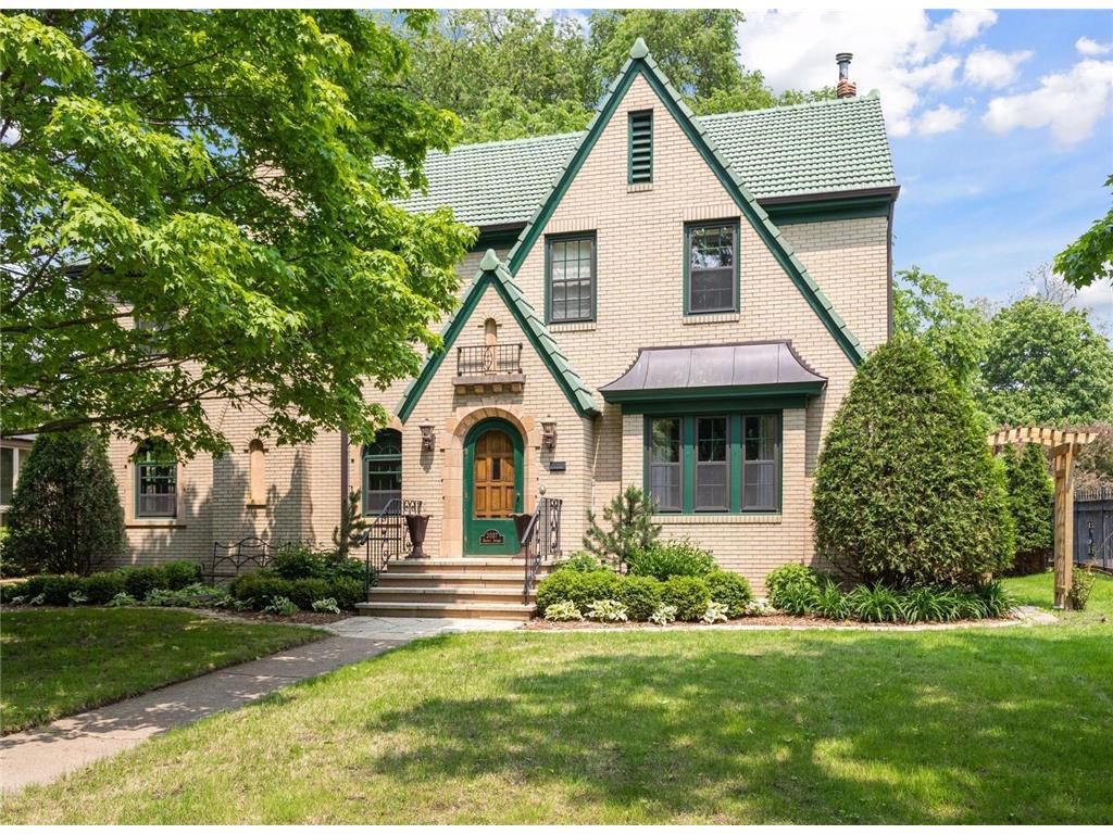 2037 Summit Avenue Saint Paul MN 55105 6432370 image1