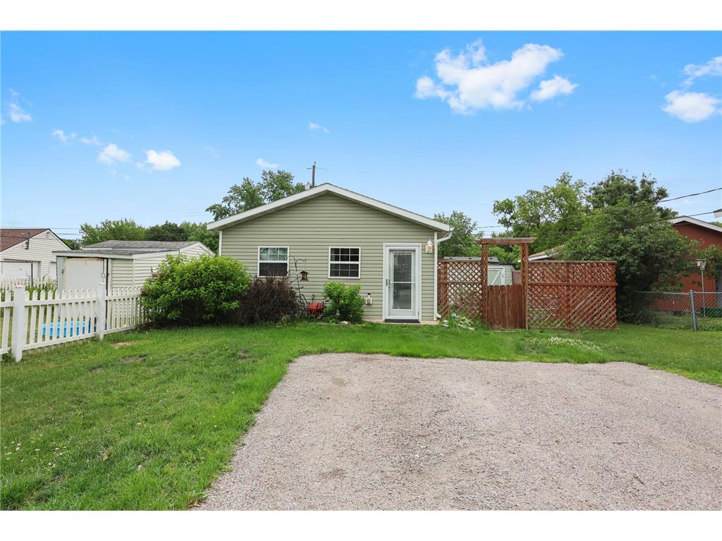 204 37th Avenue N Saint Cloud MN 56303 7103971 image1
