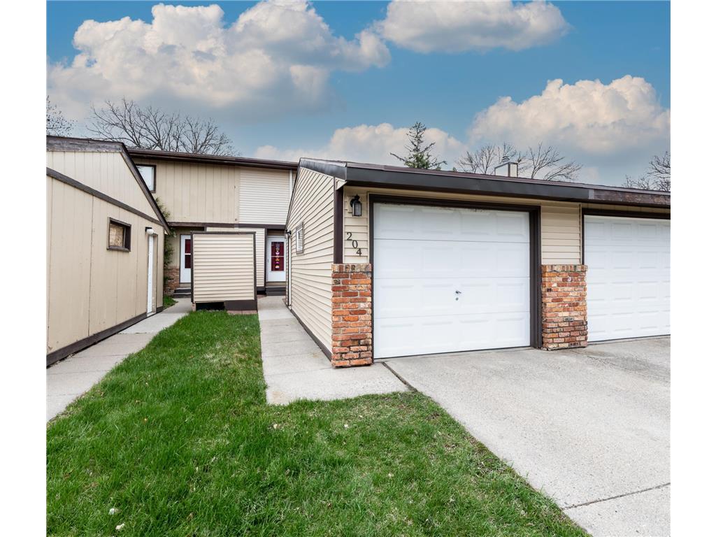 204 5th Street NW West Fargo ND 58078 7104662 image1