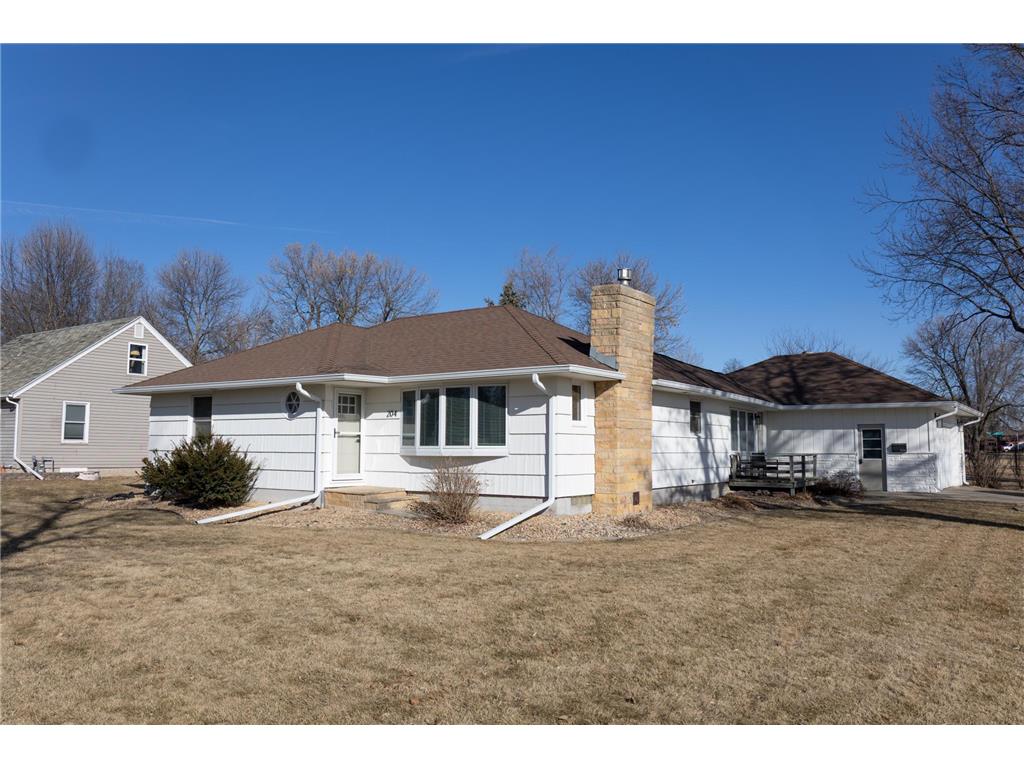 204 Clary Street W Worthington MN 56187 7018026 image1
