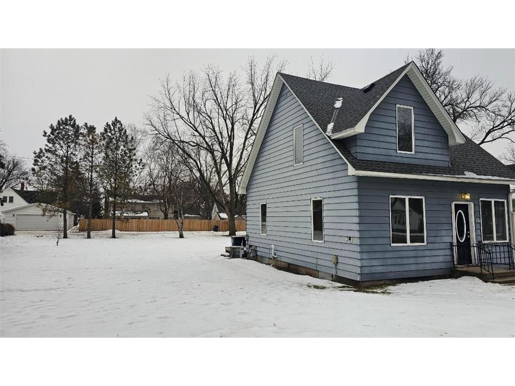 204 E 1st Street Morris MN 56267 7003071 image2